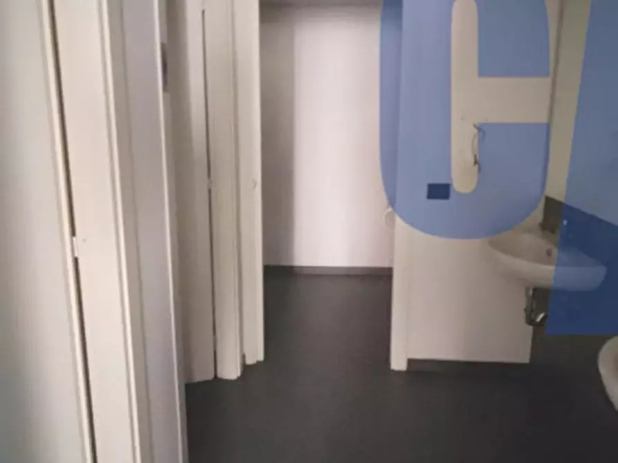 Immagine 22 di Ufficio in affitto  in PIAZZA MONTE TITANO a Milano