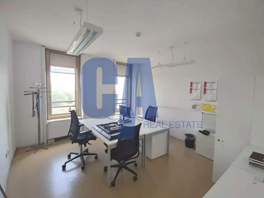 Immagine 2 di Ufficio in affitto  in PIAZZA MONTE TITANO a Milano