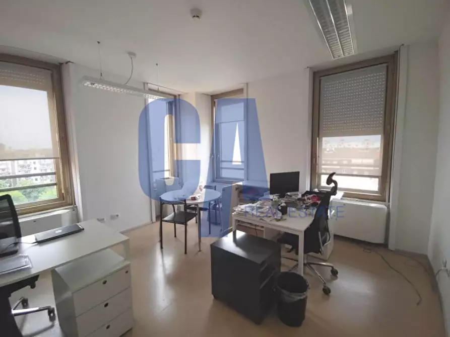 Immagine 1 di Ufficio in affitto  in PIAZZA MONTE TITANO a Milano