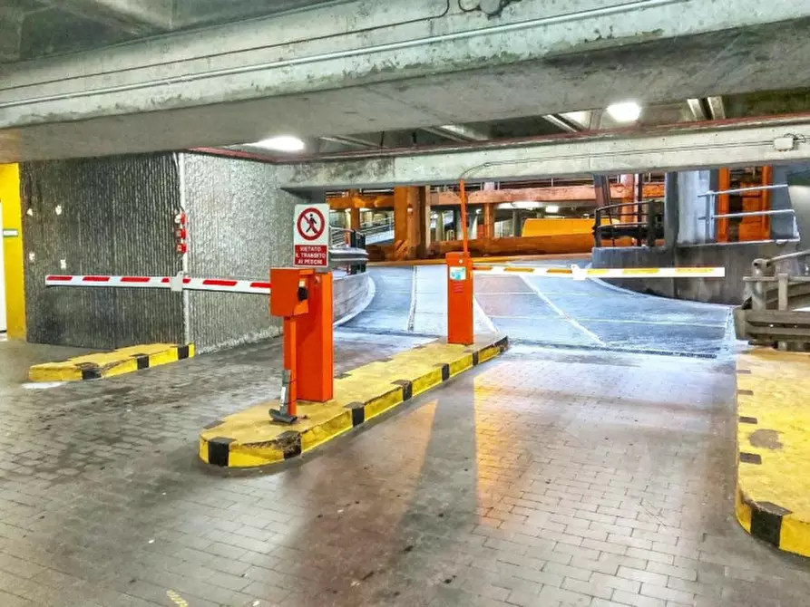 Immagine 19 di Ufficio in vendita  in Via Fieschi, N. 7 a Genova