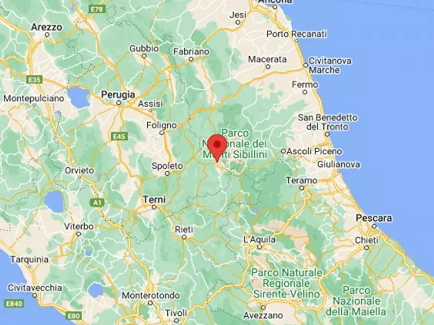 Immagine 9 di Magazzino in vendita  in Via Cairoli, N. 1/A a Norcia