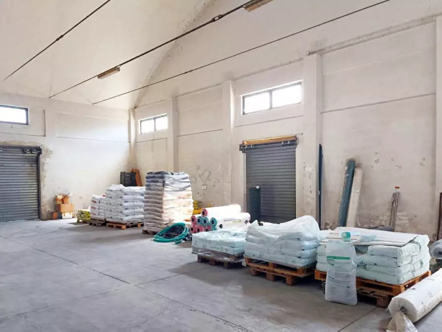Immagine 2 di Capannone industriale in vendita  in Via Alfonso La Marmora, N. 93-95 a Pula