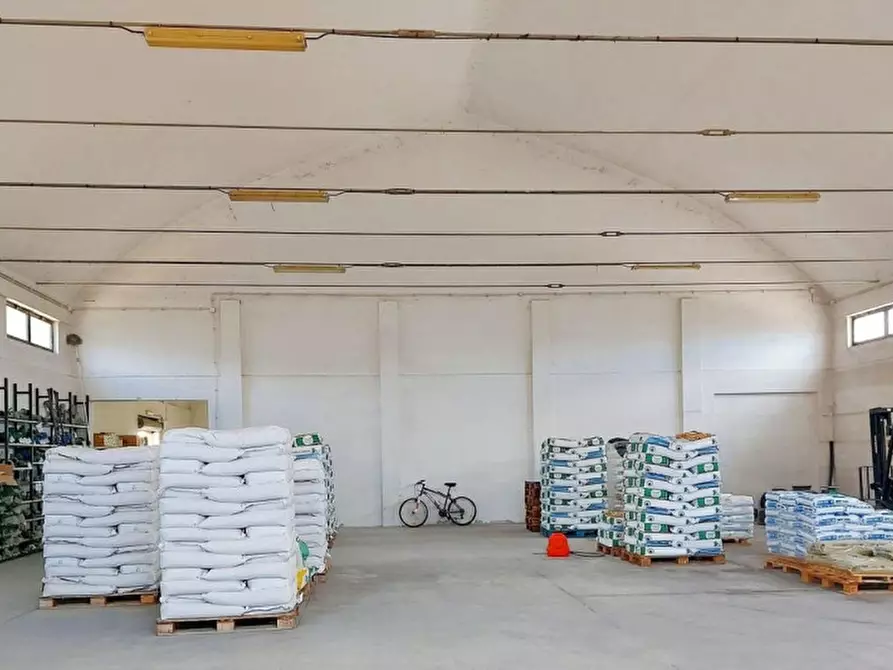 Immagine 3 di Capannone industriale in vendita  in Via Alfonso La Marmora, N. 93-95 a Pula