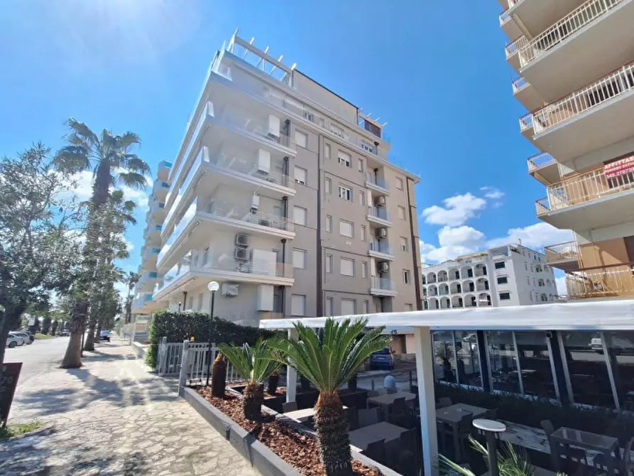 Immagine 15 di Appartamento in vendita  in Viale Europa, N. 30 a San Benedetto Del Tronto