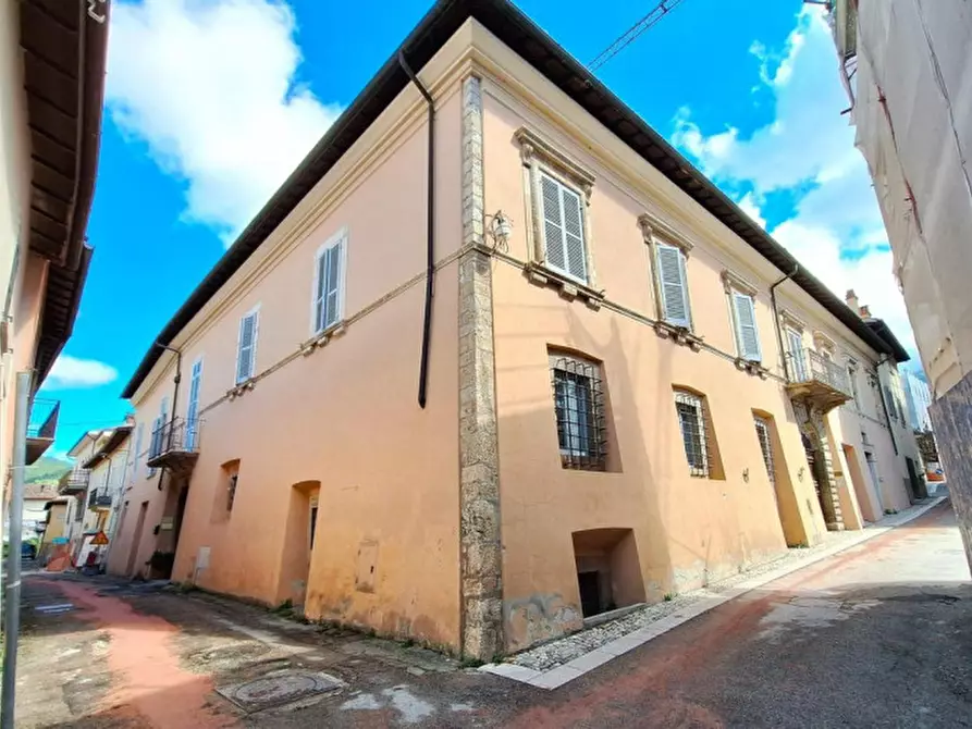 Immagine 2 di Magazzino in vendita  in Via Cairoli, N. 1 a Norcia