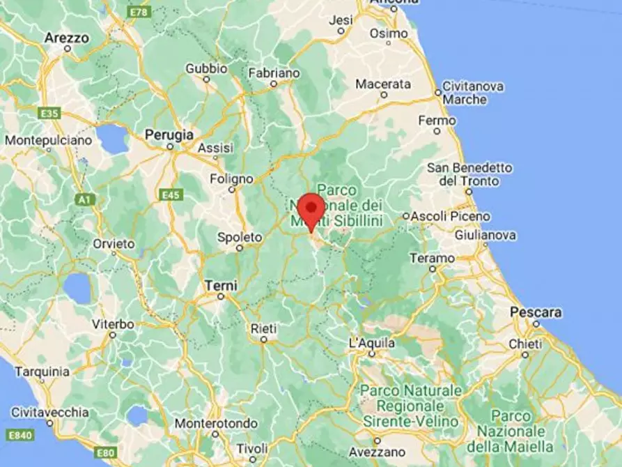 Immagine 9 di Magazzino in vendita  in Via Cairoli, N. 1 a Norcia