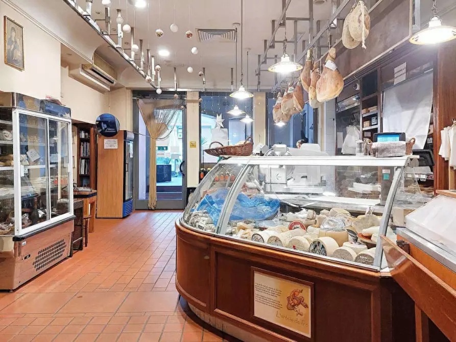 Immagine 2 di Attività commerciale in vendita  in Via Casale, N. 205-207-209-211-213-215 a Verucchio