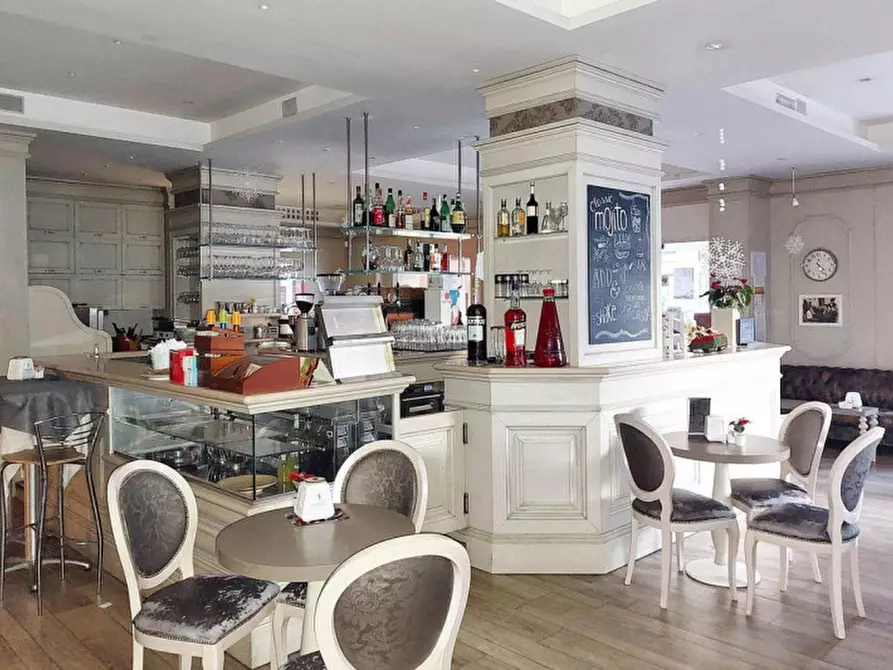 Immagine 9 di Attività commerciale in vendita  in Via Casale, N. 205-207-209-211-213-215 a Verucchio