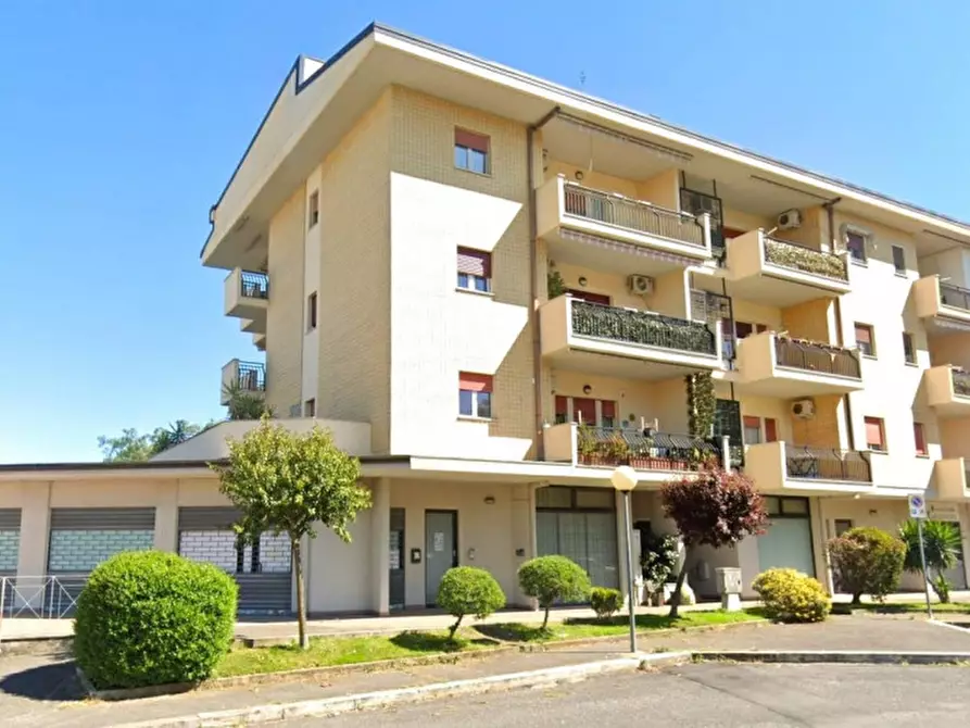 Immagine 2 di Negozio in vendita  in Via Antonio Salieri, N. 62 a Aprilia