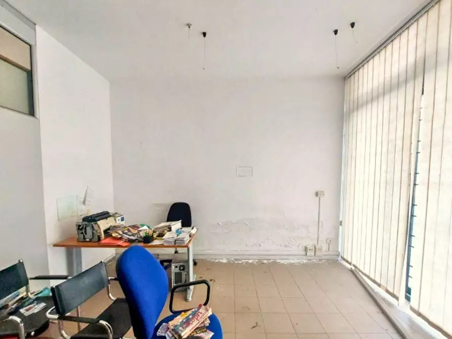 Immagine 7 di Negozio in vendita  in Via Antonio Salieri, N. 62 a Aprilia