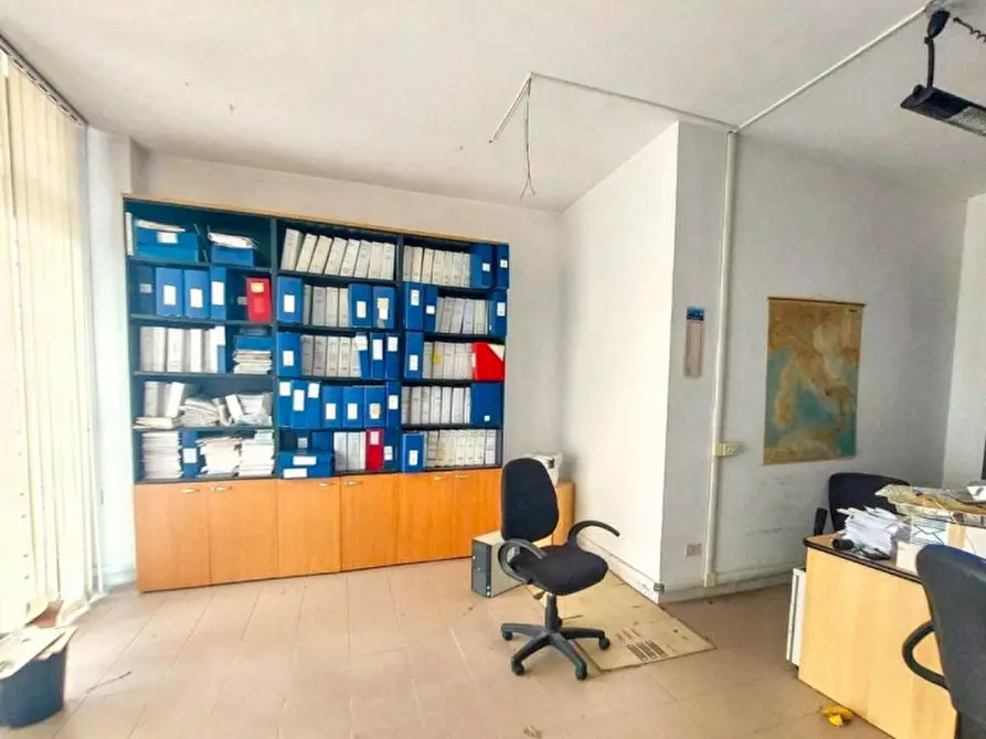 Immagine 8 di Negozio in vendita  in Via Antonio Salieri, N. 62 a Aprilia