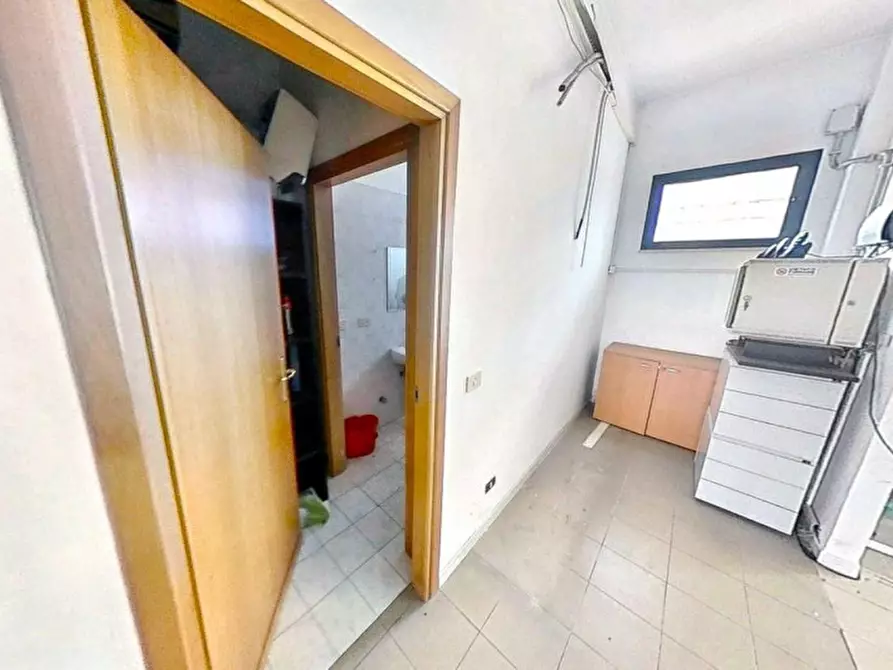 Immagine 11 di Negozio in vendita  in Via Antonio Salieri, N. 62 a Aprilia