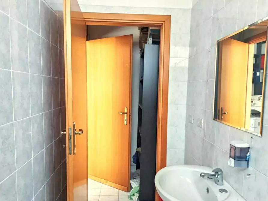 Immagine 12 di Negozio in vendita  in Via Antonio Salieri, N. 62 a Aprilia