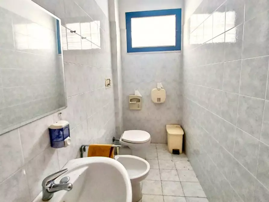 Immagine 13 di Negozio in vendita  in Via Antonio Salieri, N. 62 a Aprilia