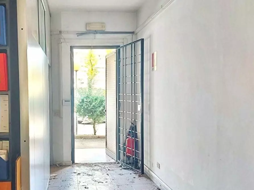 Immagine 14 di Negozio in vendita  in Via Antonio Salieri, N. 62 a Aprilia