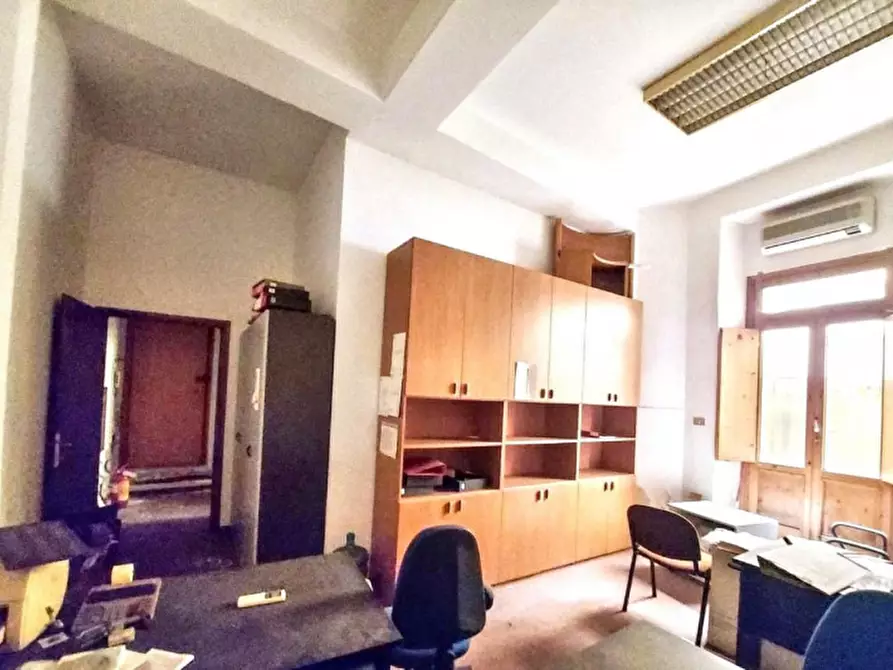 Immagine 1 di Ufficio in vendita  in Via della Libertà, N. 10 a Rapallo