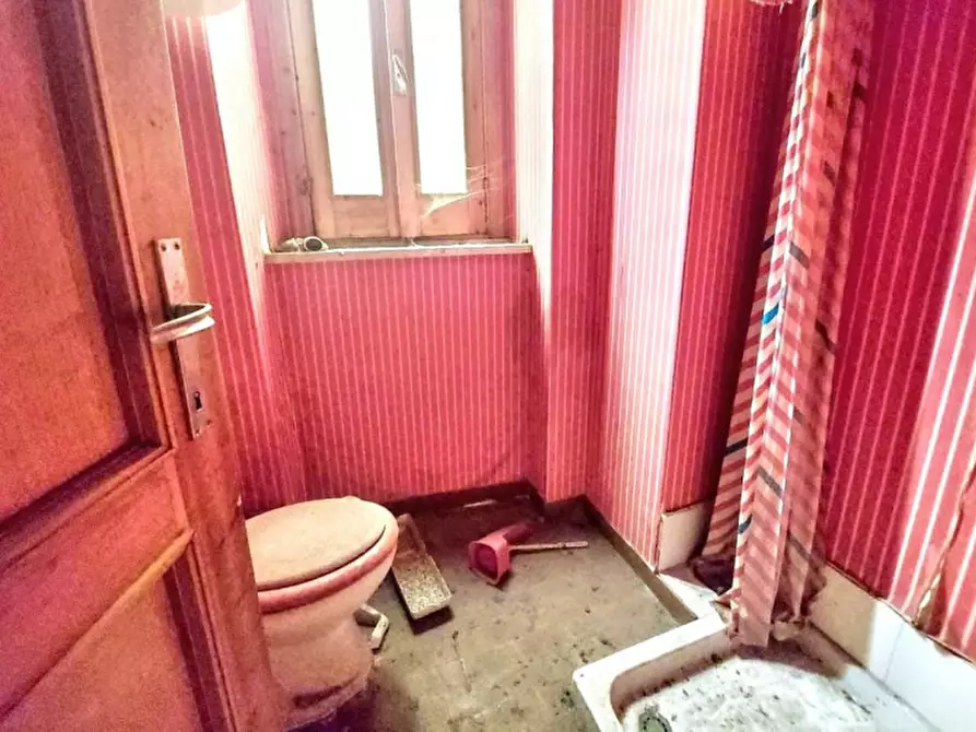 Immagine 8 di Ufficio in vendita  in Via della Libertà, N. 10 a Rapallo