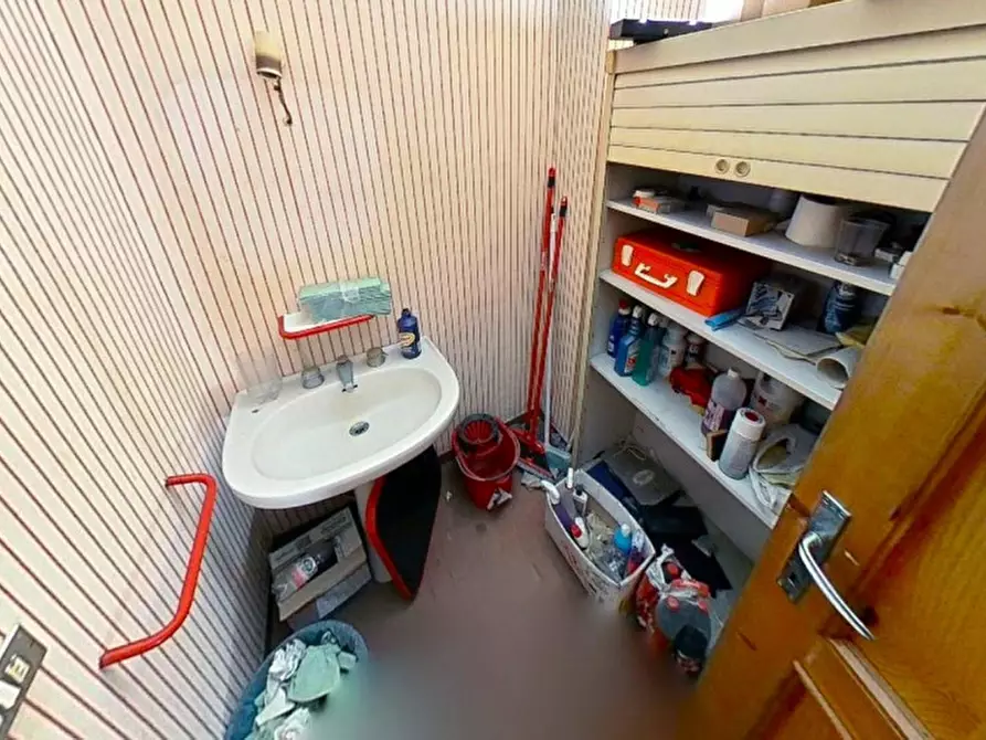 Immagine 9 di Ufficio in vendita  in Via della Libertà, N. 10 a Rapallo