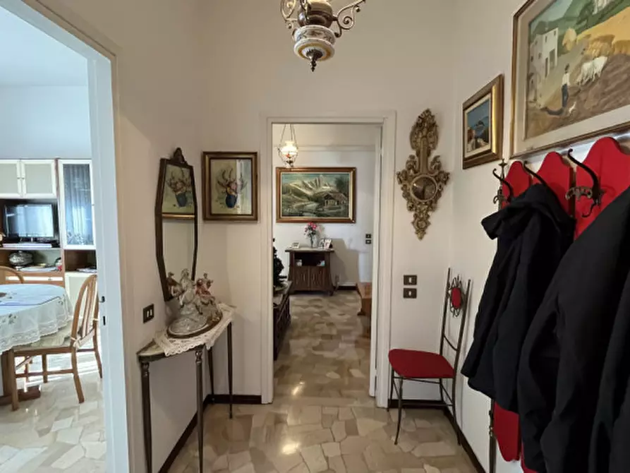 Immagine 3 di Appartamento in vendita  in Via Lario a Buccinasco