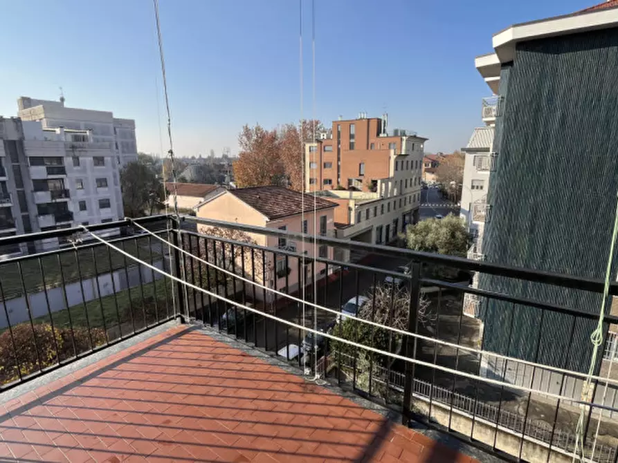 Immagine 11 di Appartamento in vendita  in Via Lario a Buccinasco