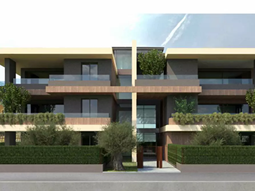 Immagine 1 di Appartamento in vendita  a Desenzano Del Garda