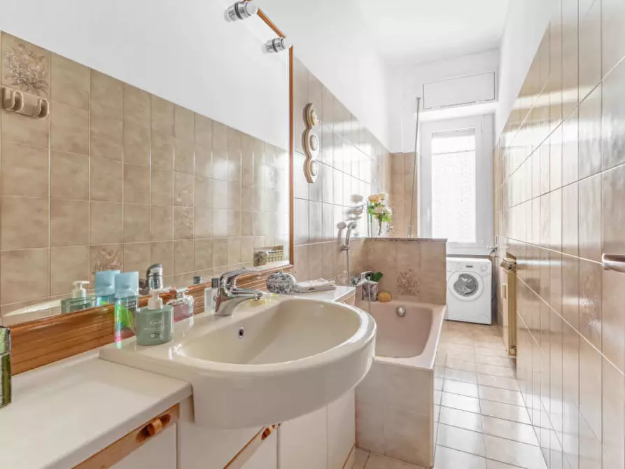 Immagine 8 di Appartamento in vendita  in Largo Promessi Sposi, 10 a Milano