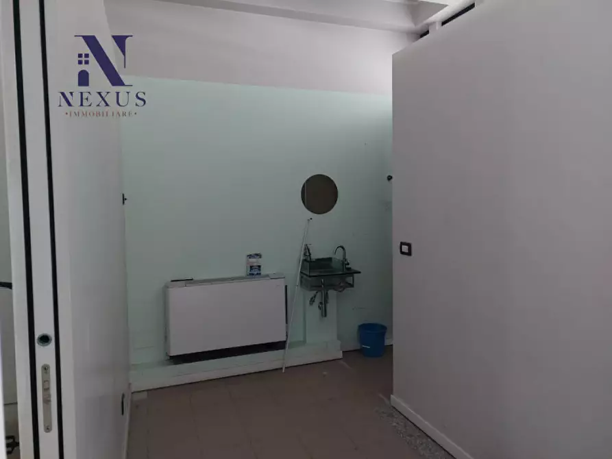 Immagine 7 di Negozio in affitto  in Via Indipendenza a Fano