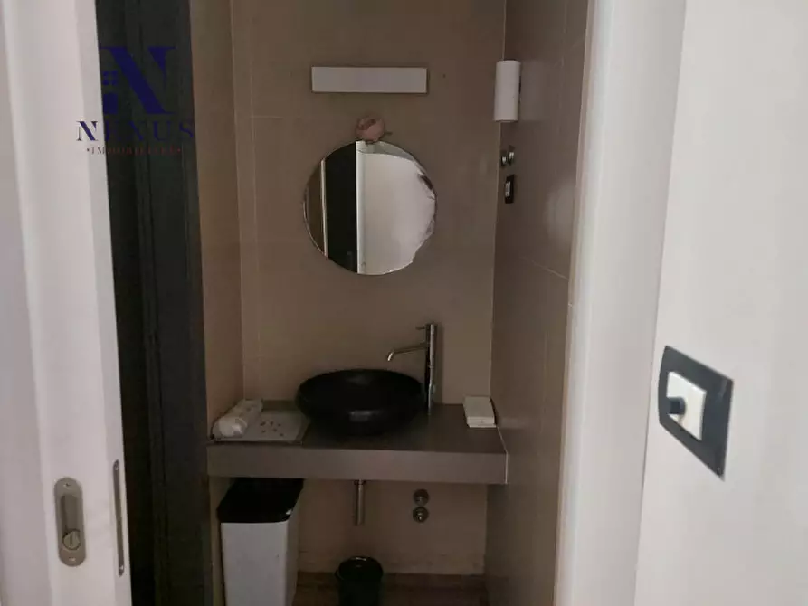 Immagine 13 di Negozio in affitto  in Via Indipendenza a Fano