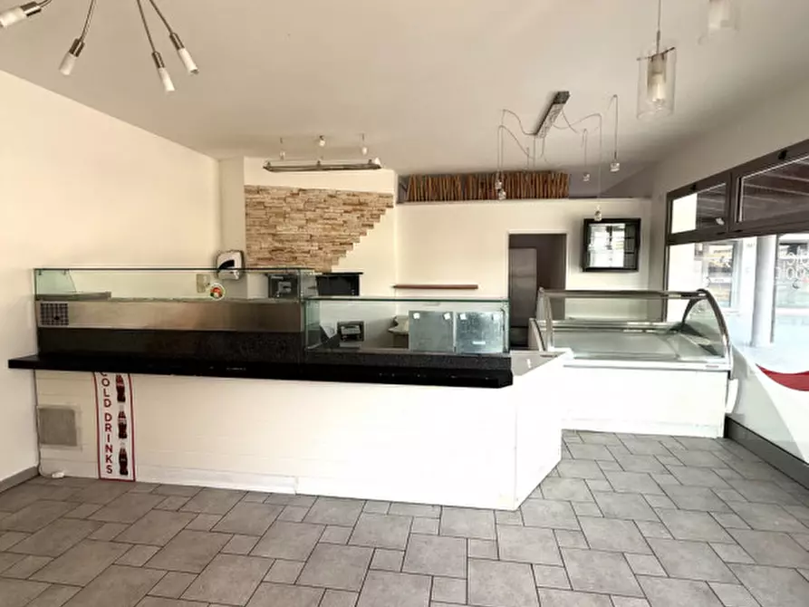 Immagine 1 di Negozio in affitto  in Via Curtatone a Rovigo