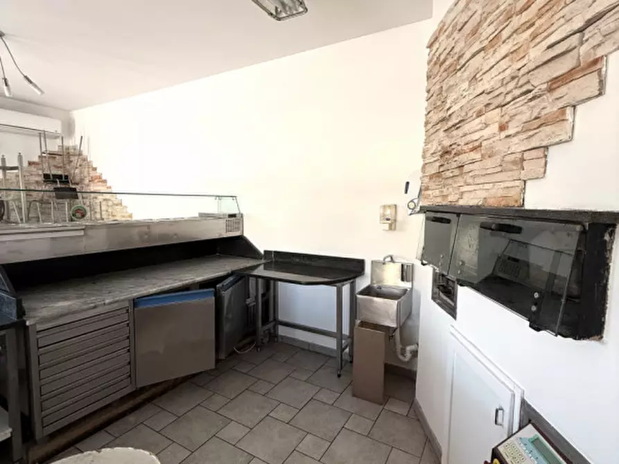 Immagine 6 di Negozio in affitto  in Via Curtatone a Rovigo
