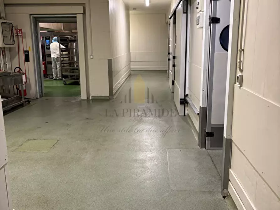 Immagine 9 di Capannone industriale in vendita  in INVESTIMENTO IMMOBILIARE DI ALTO LIVELLO – PADOVA CENTRO STORICO RIF. 1627 a Padova