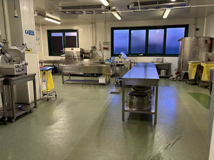 Immagine 10 di Capannone industriale in vendita  in INVESTIMENTO IMMOBILIARE DI ALTO LIVELLO – PADOVA CENTRO STORICO RIF. 1627 a Padova