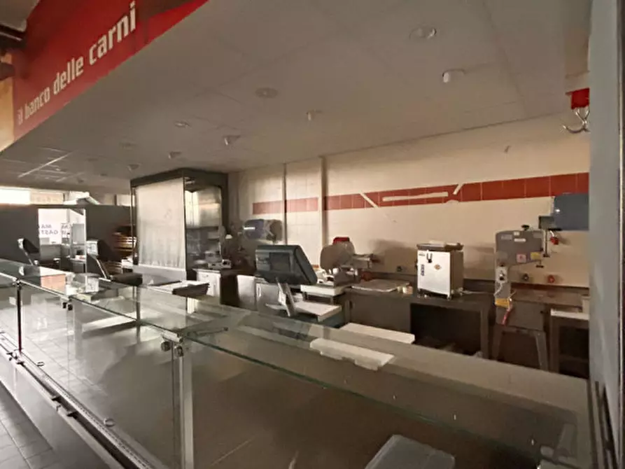 Immagine 3 di Negozio in affitto  a Carpi