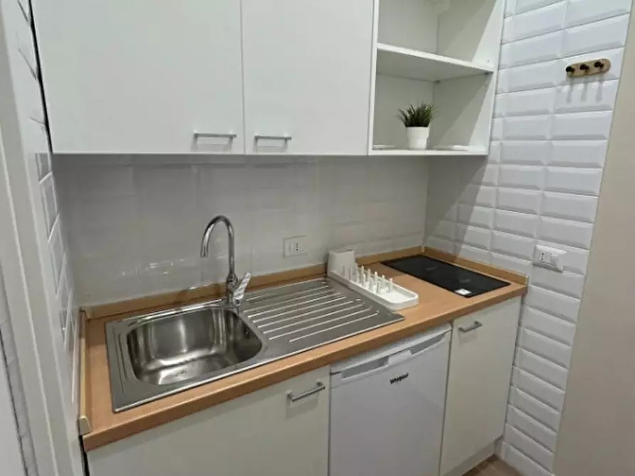 Immagine 2 di Appartamento in affitto  in via Zanfagna a Napoli