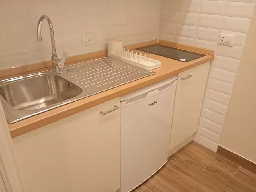 Immagine 20 di Appartamento in affitto  in via Enea Zanfagna 3 a Napoli