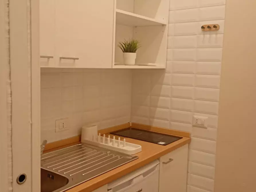 Immagine 21 di Appartamento in affitto  in via Enea Zanfagna 3 a Napoli