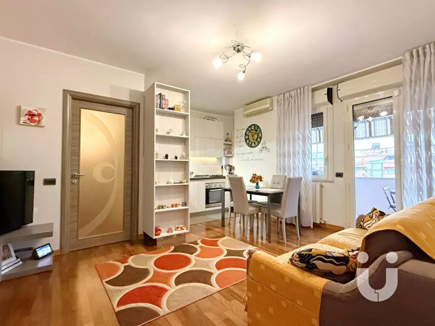 Immagine 1 di Appartamento in vendita  in Via Cesare Maccari a Roma