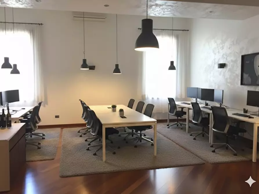 Immagine 2 di Attività commerciale in vendita  in Piazza Rossi a Thiene