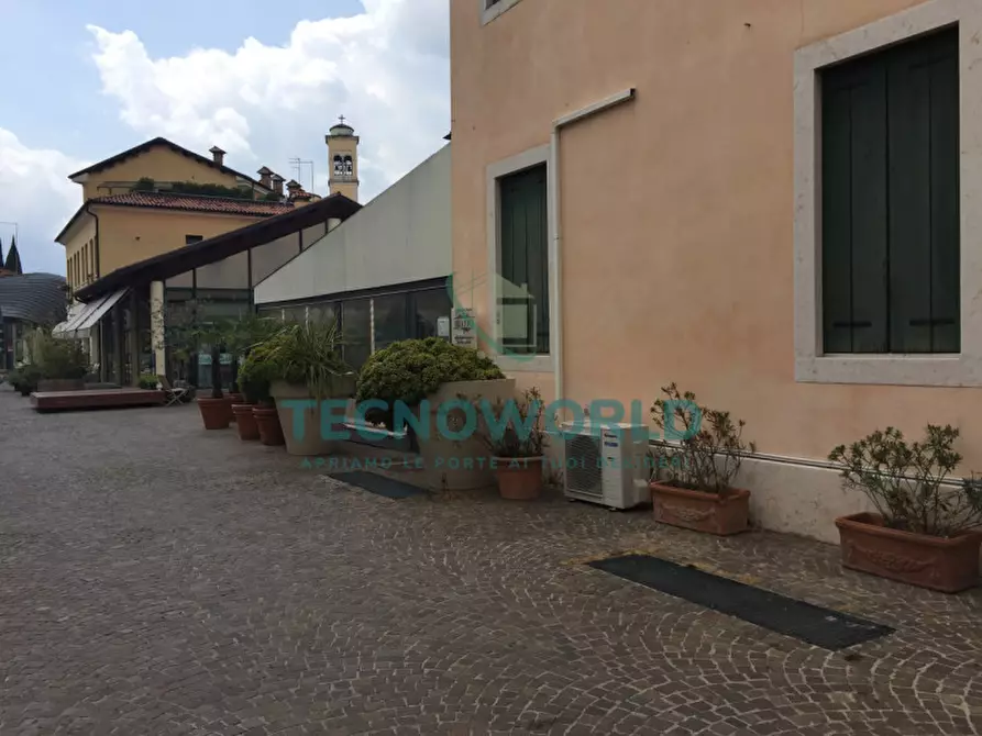 Immagine 2 di Attività commerciale in vendita  in Piazza Rossi a Thiene