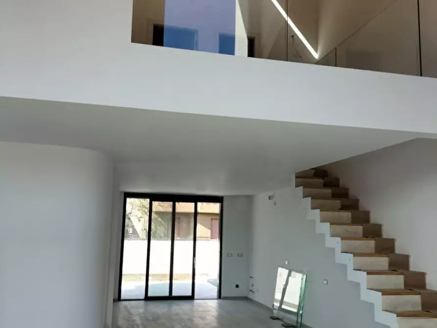 Immagine 2 di Villa in vendita  in Via Fratelli Bandiera a Vimercate