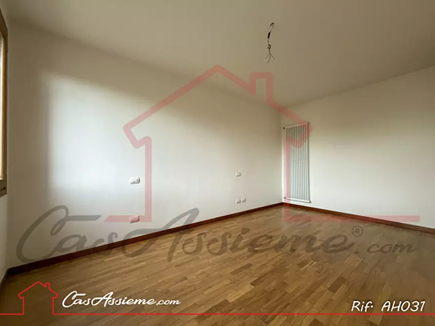 Immagine 11 di Appartamento in vendita  a Rossano Veneto