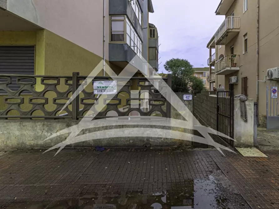 Immagine 2 di Magazzino in vendita  in Viale Delle Vigne, 44 a Porto Torres