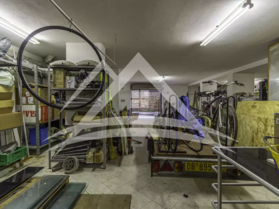 Immagine 8 di Magazzino in vendita  in Viale Delle Vigne, 44 a Porto Torres