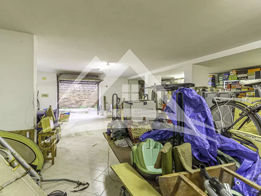 Immagine 9 di Magazzino in vendita  in Viale Delle Vigne, 44 a Porto Torres