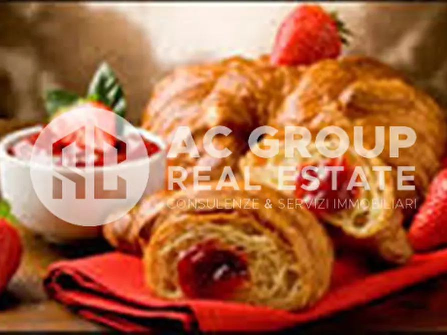 Immagine 2 di Attività commerciale in vendita  in C.so Italia a Saronno