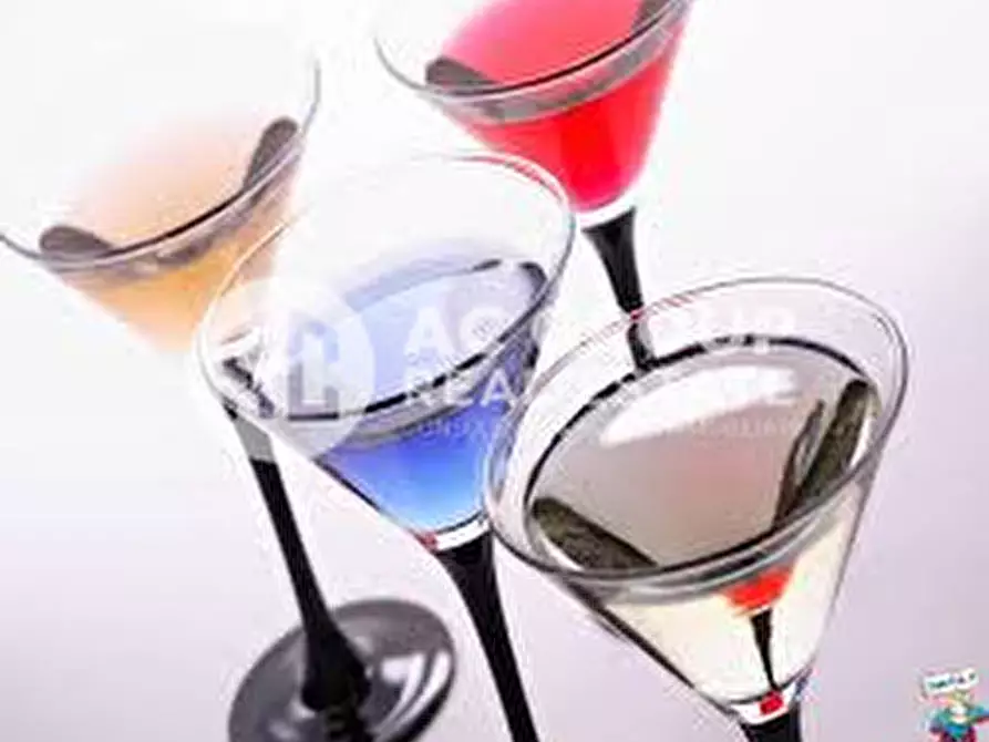 Immagine 4 di Attività commerciale in vendita  in C.so Italia a Saronno