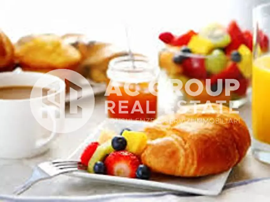 Immagine 7 di Attività commerciale in vendita  in C.so Italia a Saronno