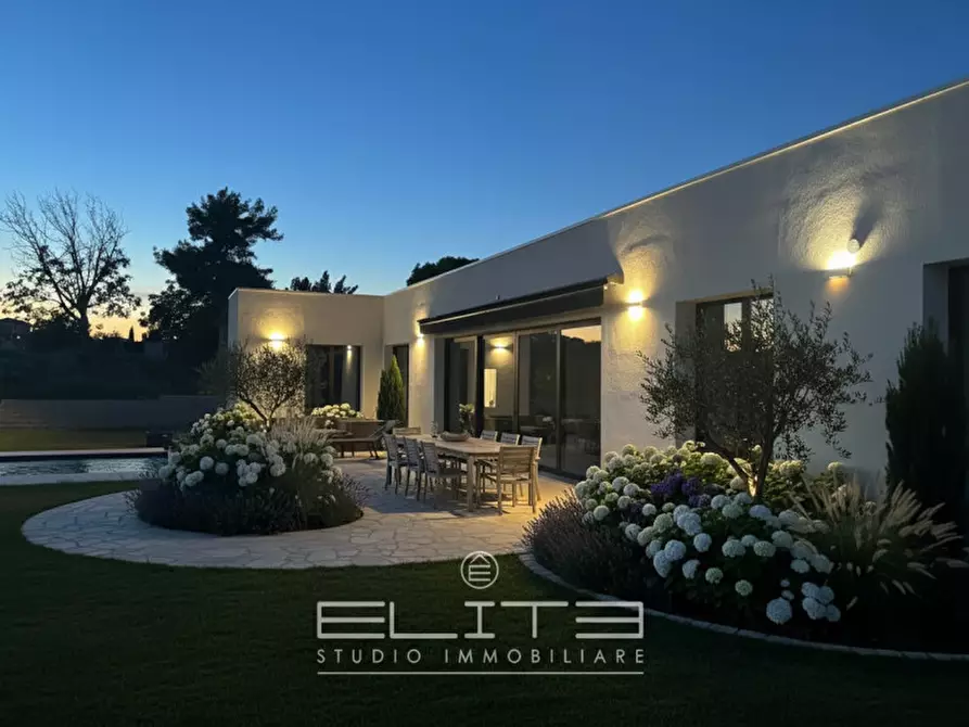 Immagine 1 di Villa in vendita  in VIA VILLANOVA a Senigallia