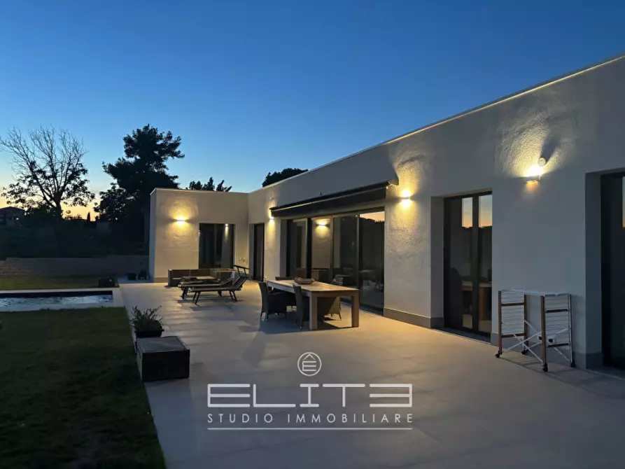 Immagine 2 di Villa in vendita  in VIA VILLANOVA a Senigallia