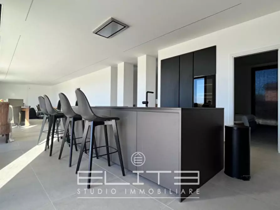 Immagine 9 di Villa in vendita  in VIA VILLANOVA a Senigallia